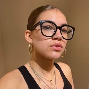 Meet your Posher, Elena